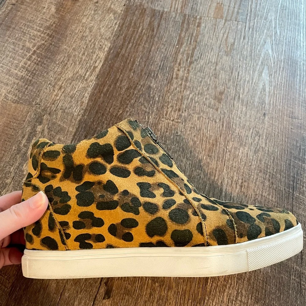 Blondo Glenda Leopard Waterproof Suede Zip Up Wedge Heel Sneaker Bootie Size 6.5 - Picture 6 of 14